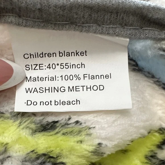 Cozy Character Fleece Blanket - Multicolor - Picture 2 of 3